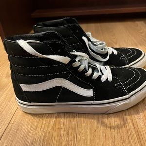 Vans high top Sk8-Hi black/ white shoes. US size 7 W/ 5.5 M